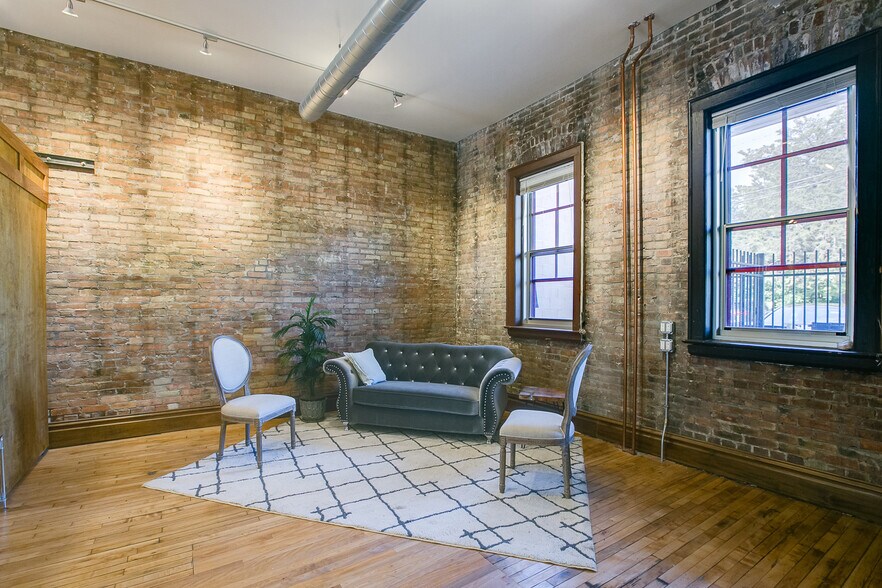 More Photos Of 2220-2226 N Central Ave, Saint Anthony Storefront Retail Office For Lease