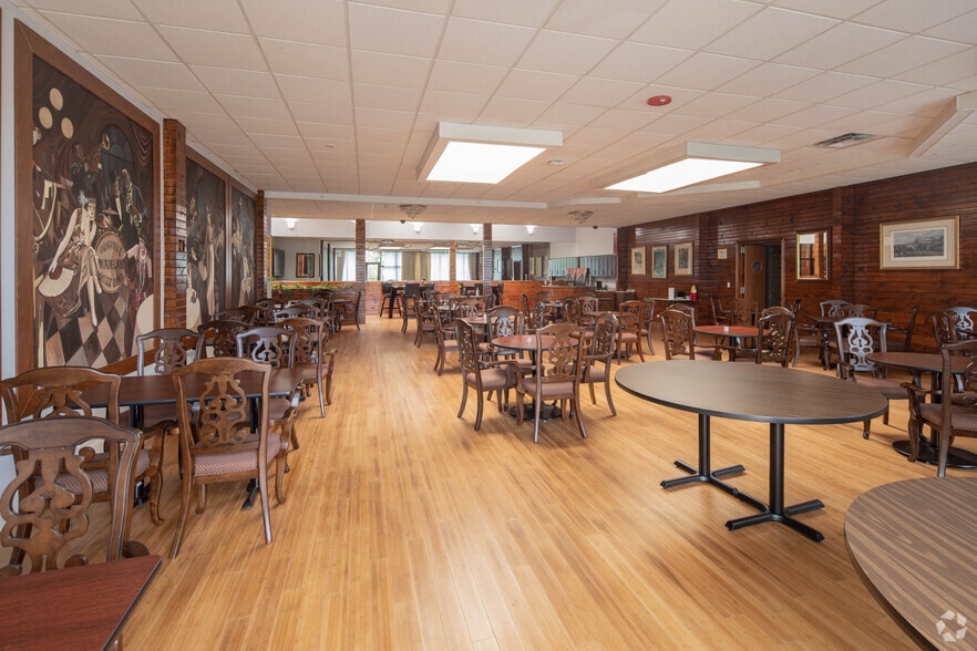 More Photos Of 700 Sheridan Rd, Highwood Congregate Senior Housing For Sale