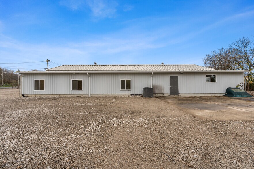 More Photos Of 22840 Canal Rd, Circleville Warehouse For Sale