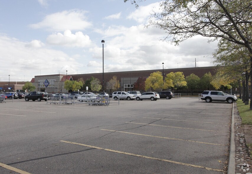 More Photos Of 7370-7450 W 52nd Ave, Arvada General Retail For Lease