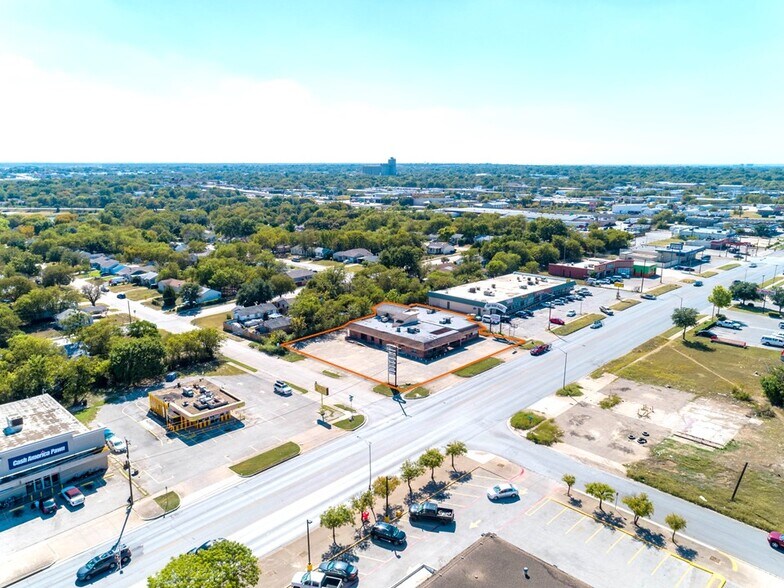 More Photos Of 944 E Berry St, Fort Worth Office For Sale