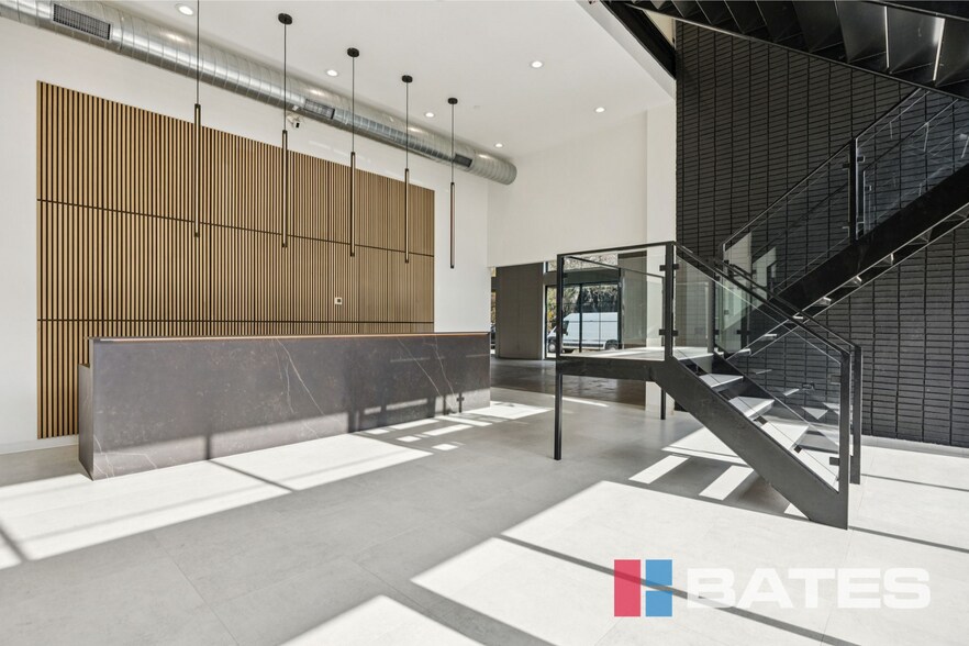 More Photos Of 131 Yorktown St, Dallas Showroom For Sale