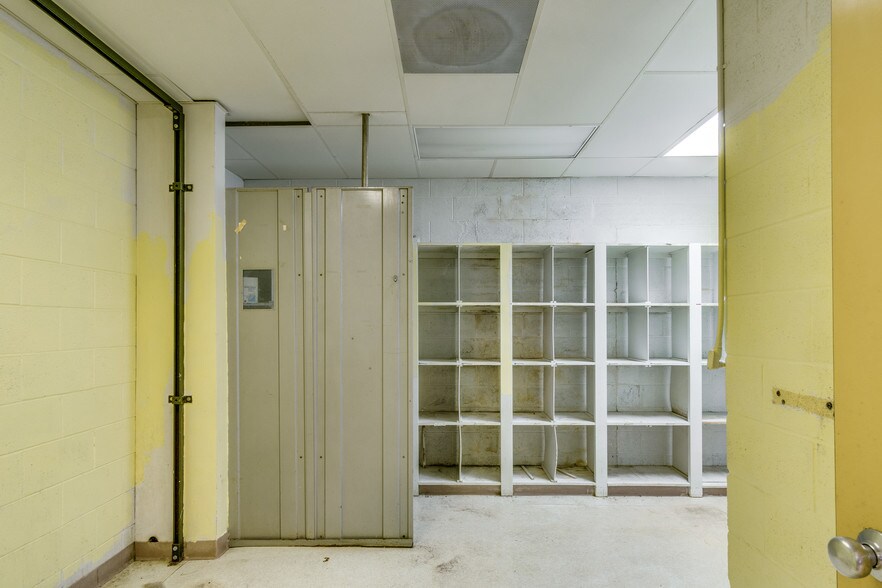 More Photos Of 5410 Allen Rd, Allen Park Medical For Sale