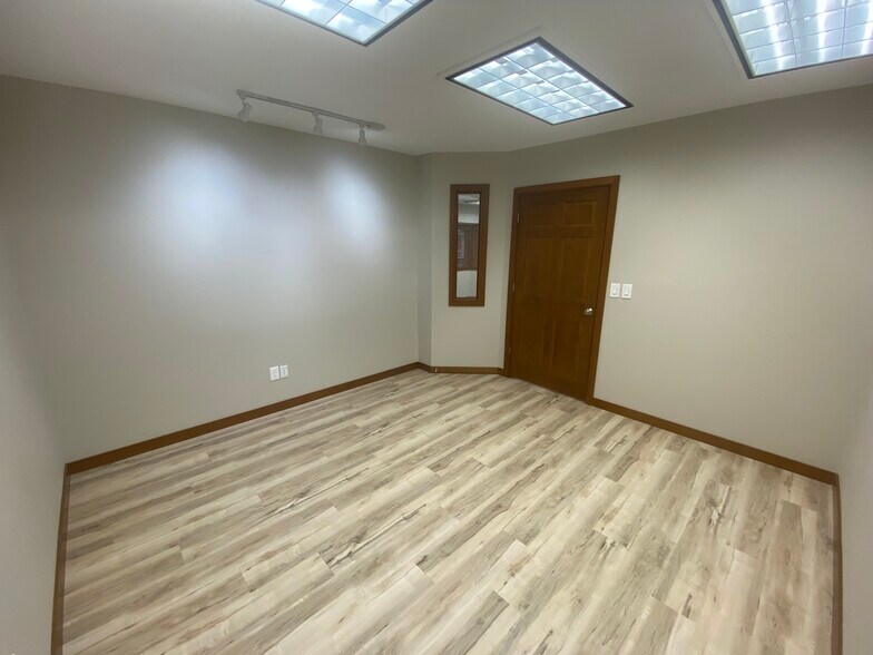 More Photos Of 315 39th Ave SW, Puyallup Office For Lease