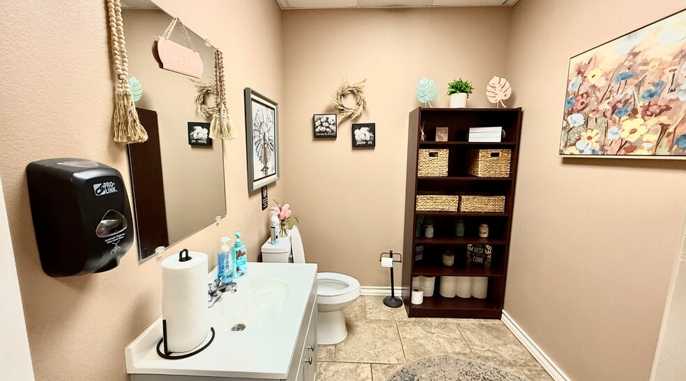 More Photos Of 14625 N Hollyhock Ave, Gardendale Warehouse For Sale