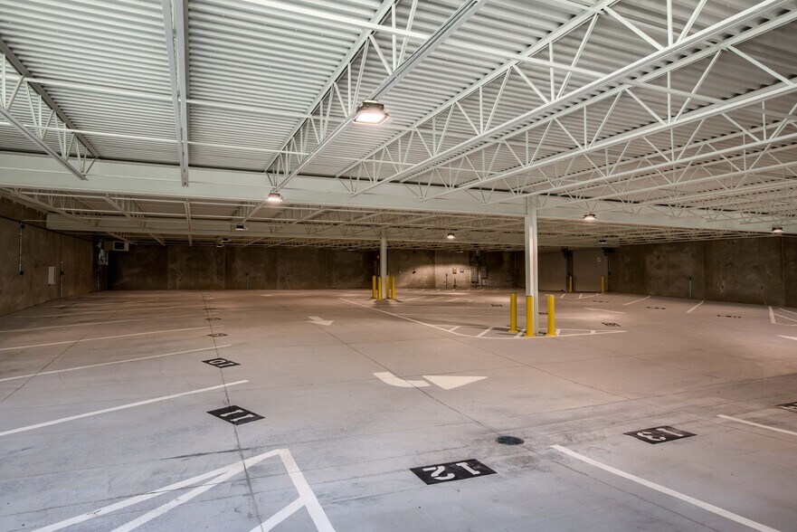 More Photos Of 15950 W Dodge Rd, Omaha Office For Lease