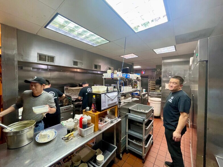 More Photos Of 4750 N Western Ave, Chicago Restaurant For Sale