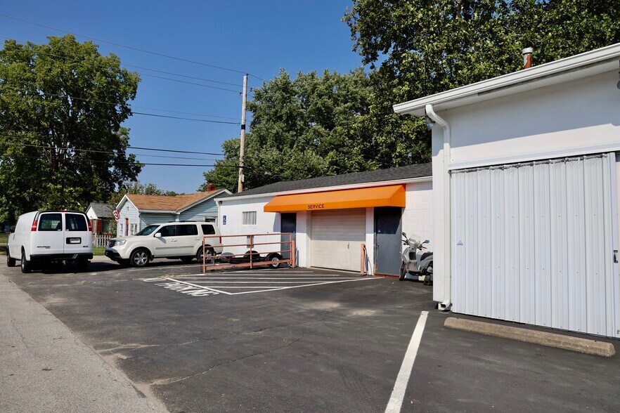 More Photos Of 3464 W 16th St, Indianapolis Freestanding For Sale