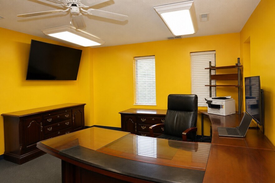 More Photos Of 2335 Columbia Hwy, Pulaski Office For Sale