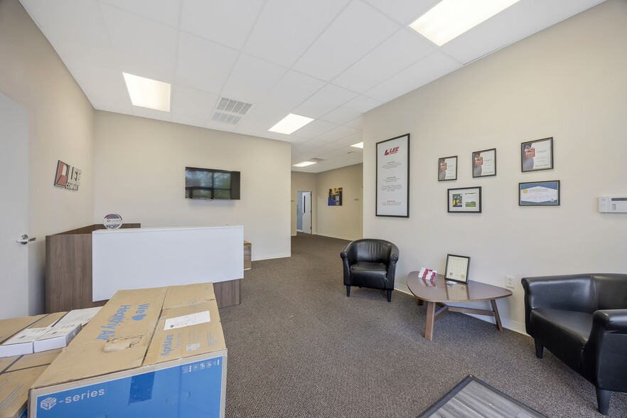 More Photos Of 7308 Shallowford Rd, Chattanooga Storefront Retail Office For Lease