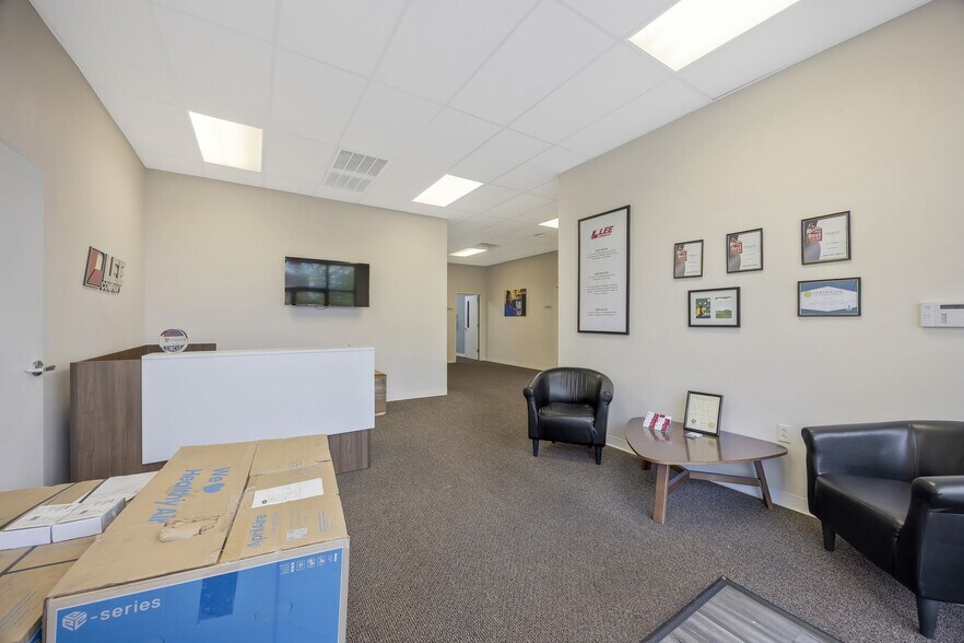 More Photos Of 7308 Shallowford Rd, Chattanooga Storefront Retail Office For Sale