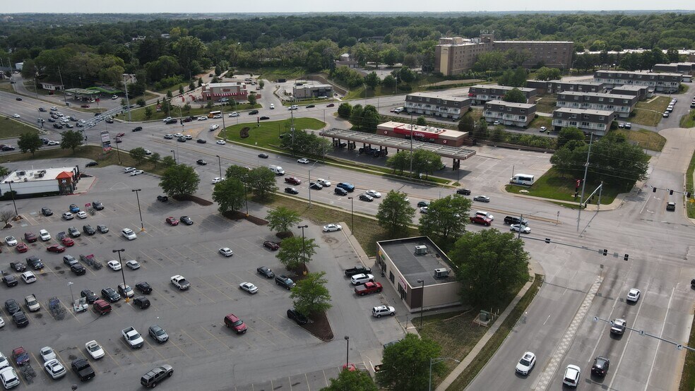 More Photos Of 4455-4457 N 72nd St, Omaha Storefront For Sale