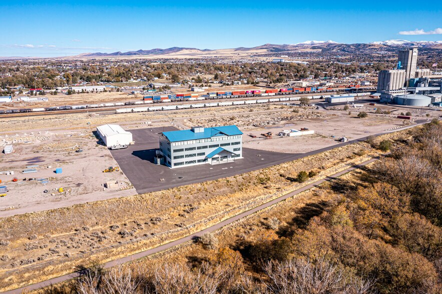 More Photos Of 1800 River Park Way, Pocatello Flex For Sale