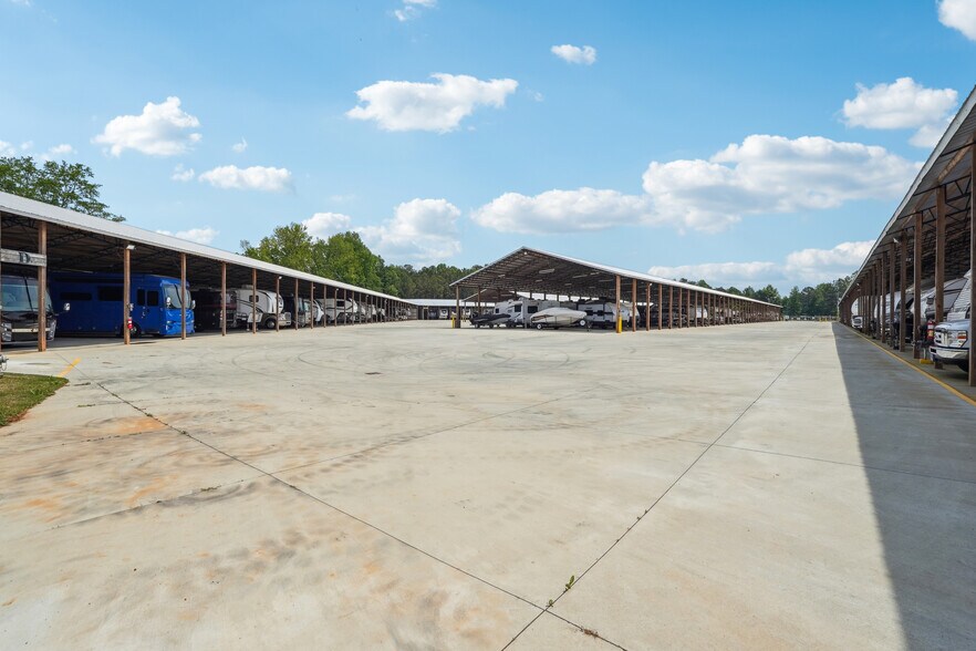 More Photos Of 4302 Mcbrayer Rd, Oakwood Self Storage For Sale