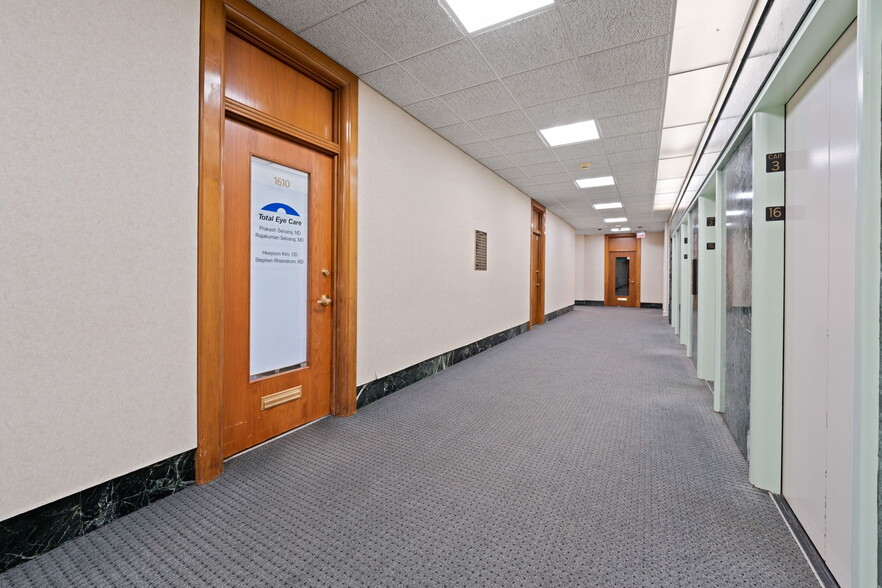More Photos Of 50 E Washington St, Chicago Office For Sale