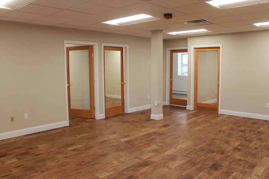 More Photos Of 237 W Lancaster Ave, Devon Office For Lease