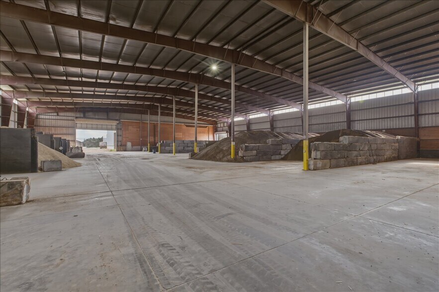 More Photos Of 6011 Grinde Ln NE, Silverton Flex For Lease