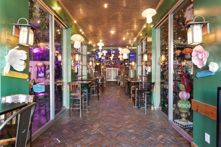 More Photos Of 16-20 Market Sq, Knoxville Apartments For Sale