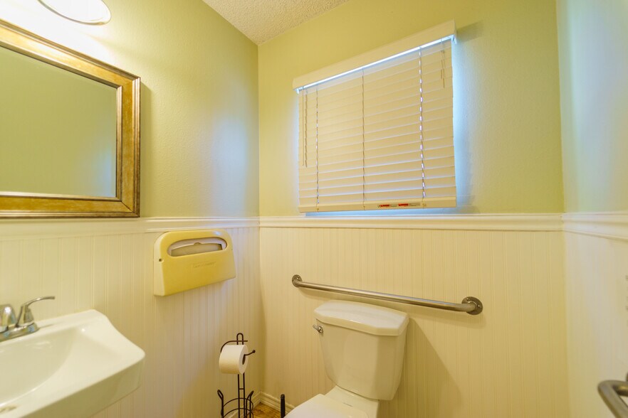 More Photos Of 919 E Grand Ave, Escondido Medical For Sale