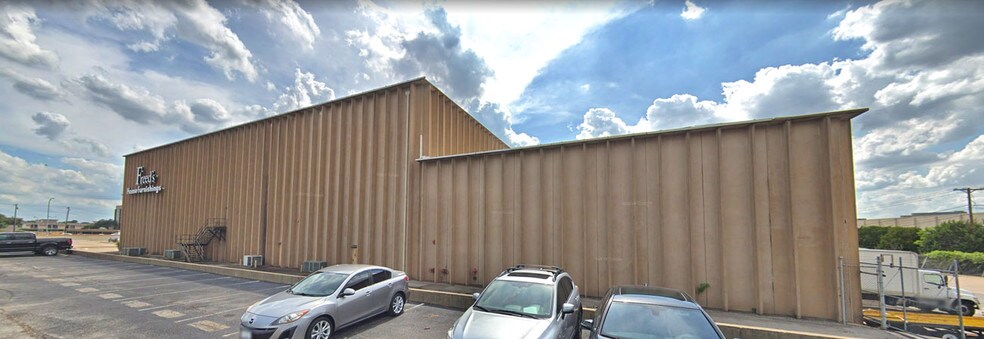 More Photos Of 4355 Lyndon B Johnson Fwy, Dallas Freestanding For Lease