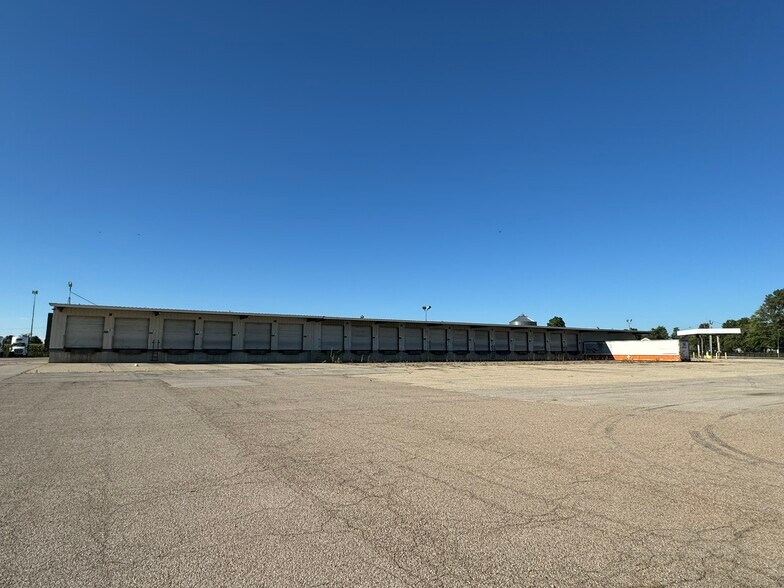 Primary Photo Of 700 NE Arch St, Atlanta Truck Terminal For Sale