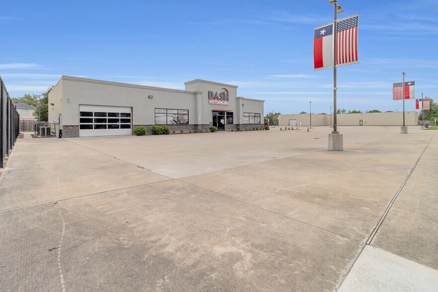 More Photos Of 11930 Bammel North Houston Rd, Houston Warehouse For Lease