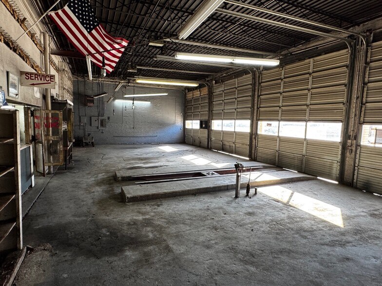 More Photos Of 401 E Main St, Shawnee Flex For Sale