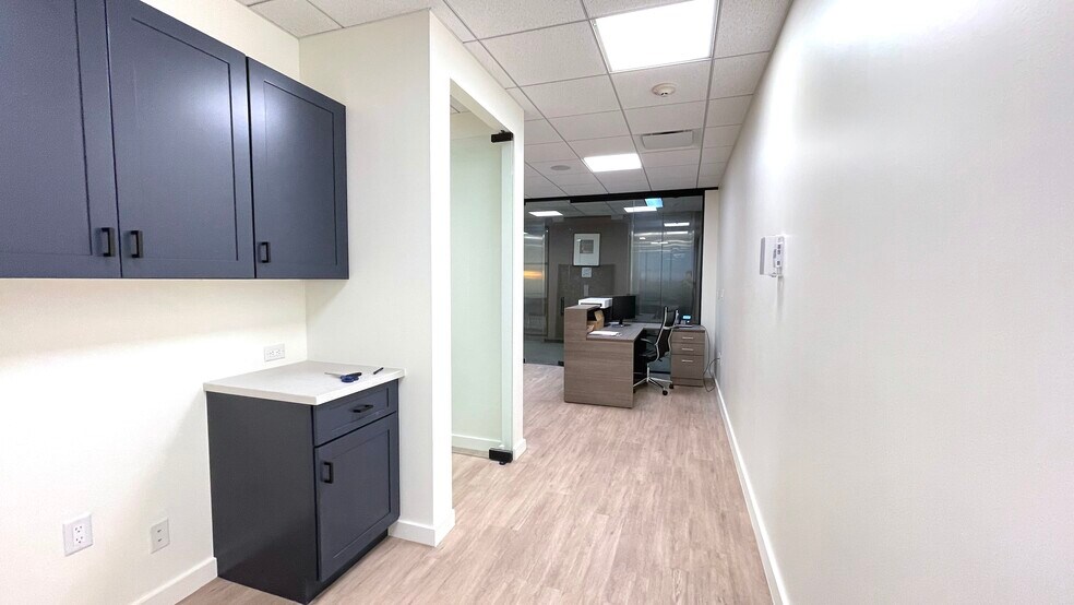 More Photos Of 6100 Corporate Dr, Houston Medical For Sale