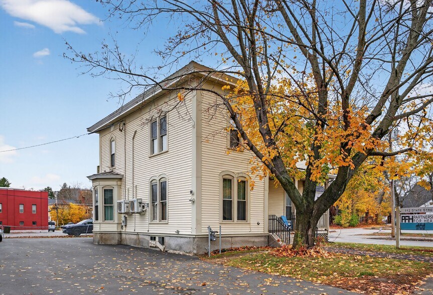 More Photos Of 112 State St, Augusta Office For Sale