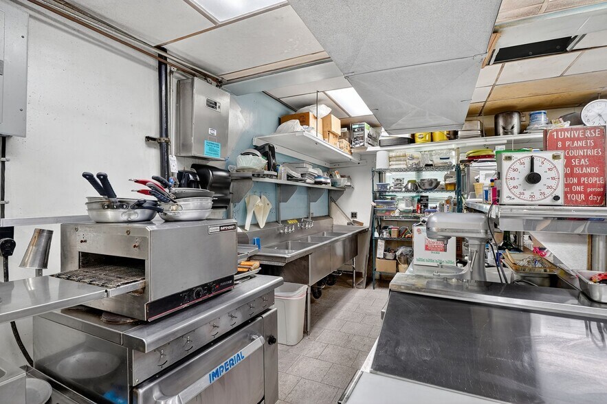 More Photos Of 550 McKeesport Rd, Elizabeth Freestanding For Sale