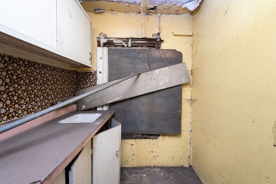 More Photos Of 4712 International Blvd, Oakland Specialty For Sale