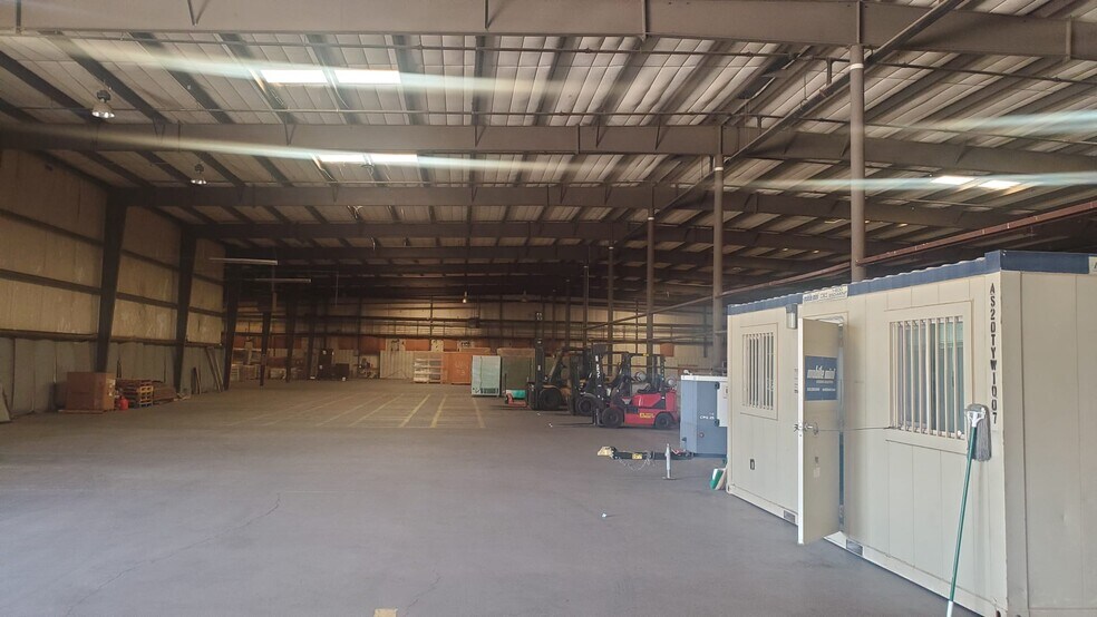 More Photos Of 110 W Borderland Rd, El Paso Warehouse For Lease