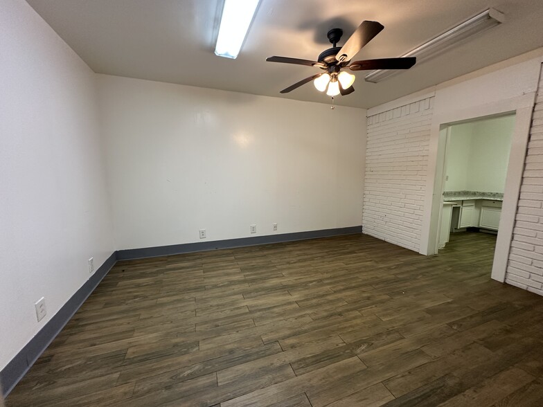 More Photos Of 6628 Crestway Dr, San Antonio Flex For Sale