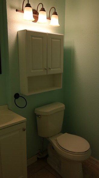 More Photos Of 1105 N Meyer Rd, Seabrook Office For Sale