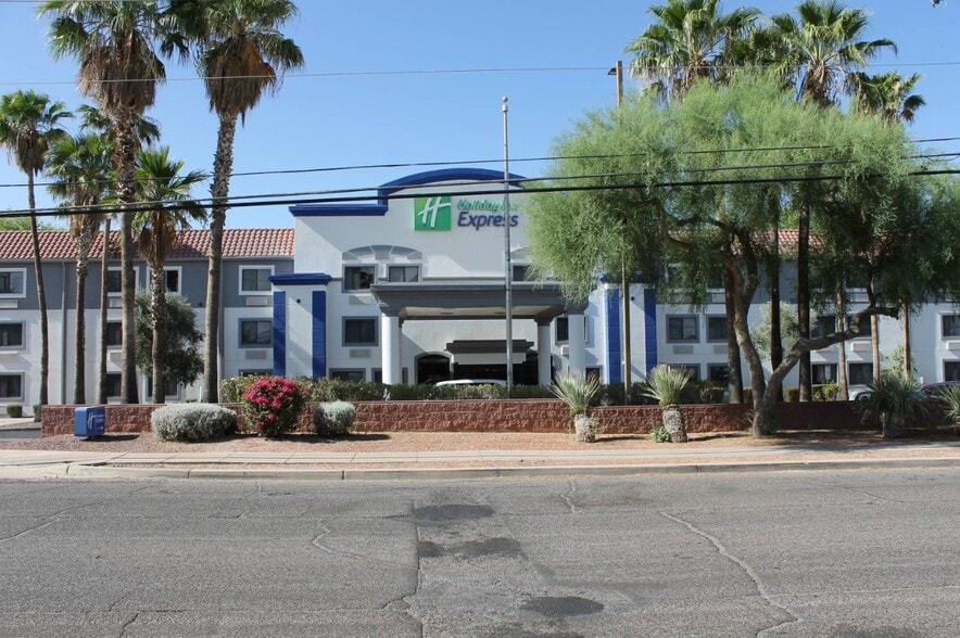 More Photos Of 2548 E Medina Rd, Tucson Hospitality For Sale