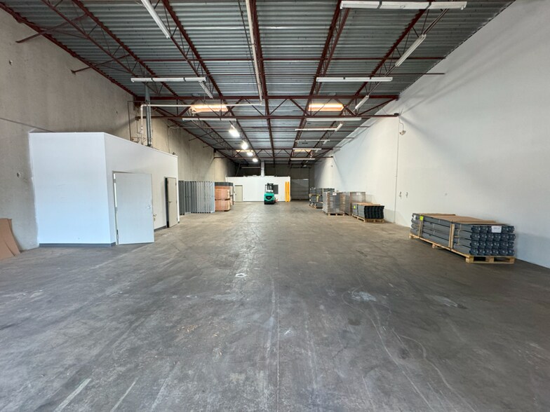 More Photos Of 6050 Jet Port Industrial Blvd, Tampa Warehouse For Lease
