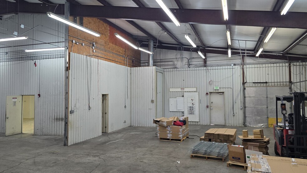 More Photos Of 501 Tradesmen's Park Dr, Hutto Warehouse For Lease