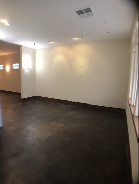 More Photos Of 220 Windsor River Rd, Windsor Apartments For Sale