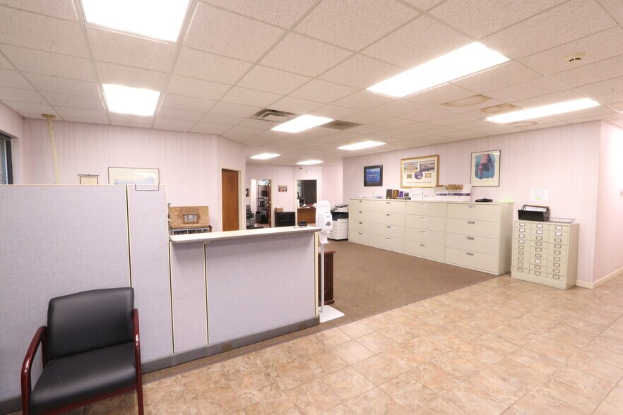 More Photos Of 238 Industrial Park Dr, Monticello Distribution For Sale