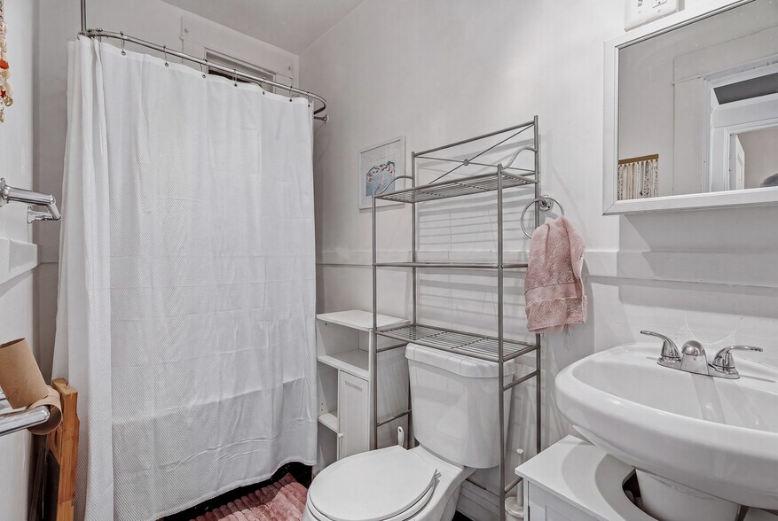 More Photos Of 2641 Lyndale Ave S, Minneapolis Apartments For Sale