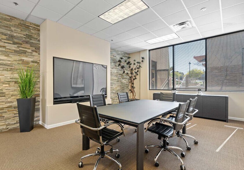 More Photos Of 10037 E Dynamite Blvd, Scottsdale Office For Sale