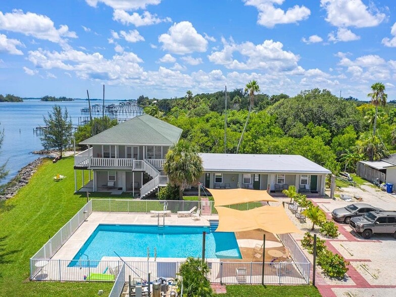 More Photos Of 412 Indian River Dr, Sebastian Hotel For Sale