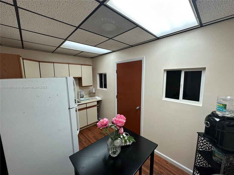 More Photos Of 6187 NW 167th St, Miami Lakes Office For Sale