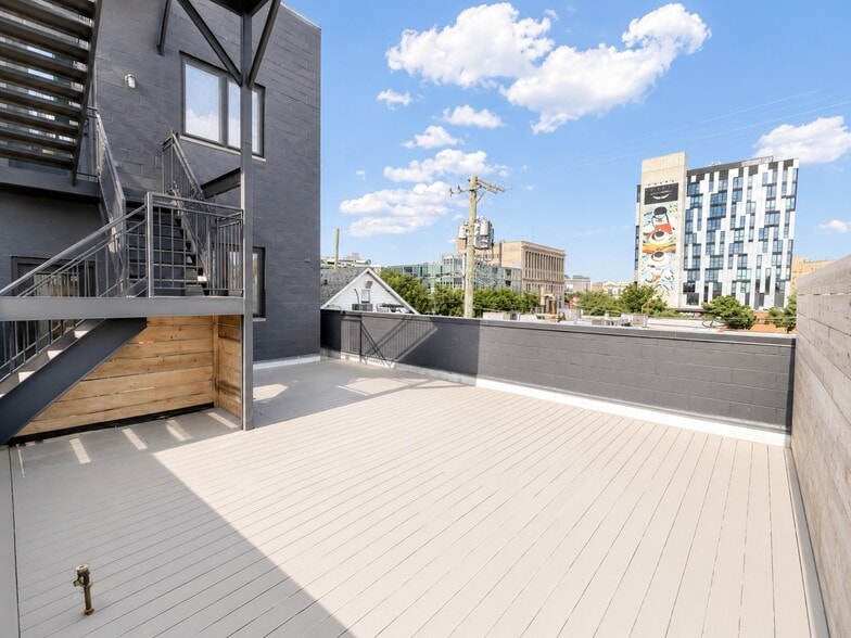 More Photos Of 1653 W Division St, Chicago Storefront Retail Residential For Sale