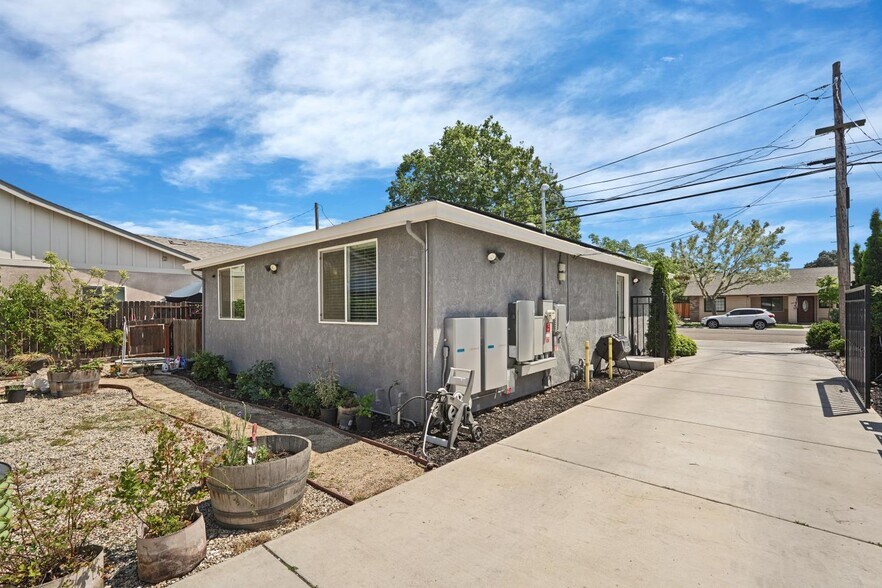 More Photos Of 595 E Augusta St, Woodbridge Apartments For Sale