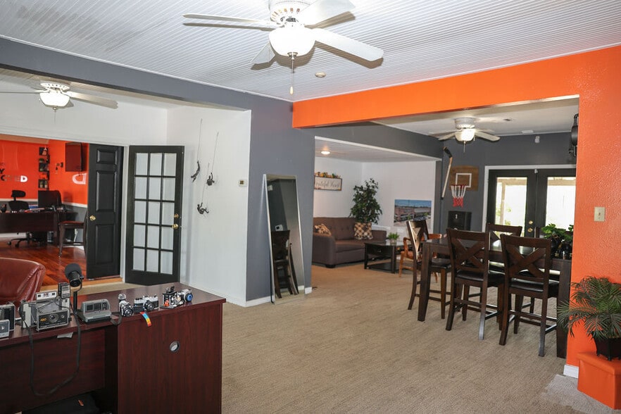 More Photos Of 502 Staitti St, Humble Office Residential For Sale