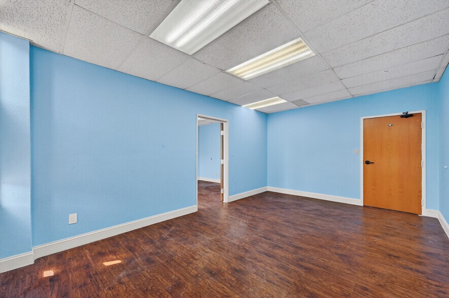 More Photos Of 1404 W Walnut Hill Ln, Irving Office For Lease