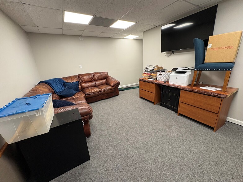 More Photos Of 1224 Executive Blvd, Chesapeake Showroom For Sale