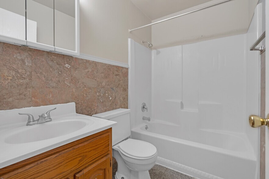 More Photos Of 604-620 E Grant Hwy, Marengo Apartments For Sale