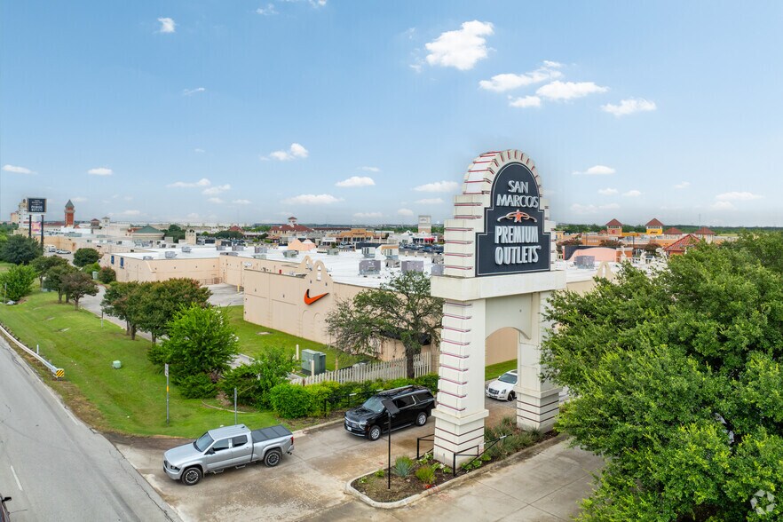 More Photos Of 3941 S Interstate 35, San Marcos Storefront For Sale